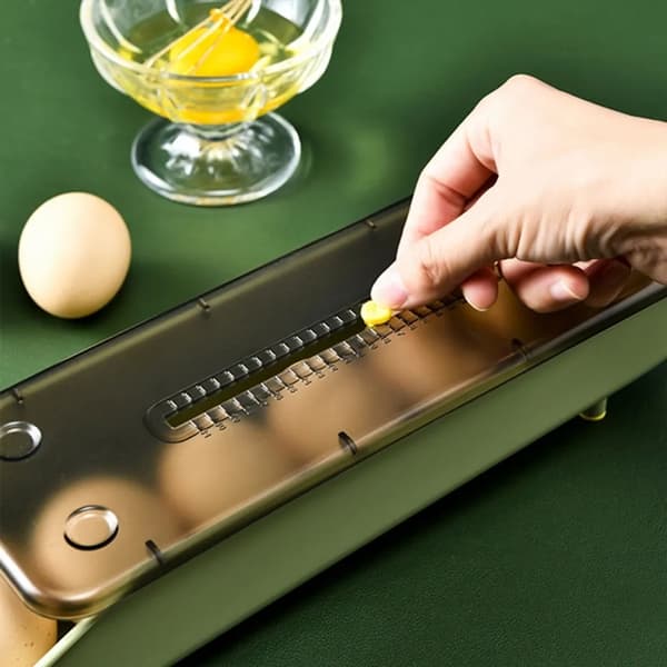 Rullende eggstativ, eggdispenser for kjøleskap, eggbrett, eggstativ, automatisk rullende eggboks, stabelbar, med tidsmarkering
