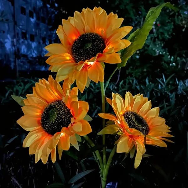 3 aurinkokäyttöistä LED-auringonkukka ulkovalaistusta
