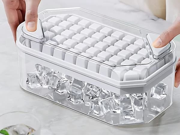 Ice mold with 50 compartments - With lid, buttons and scoop 522