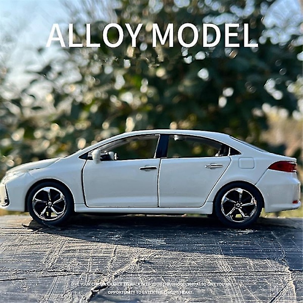 1:32 Toyota Corolla Metallinen Leluauto Äänillä ja Valoilla - Keräilykohde Lapsille White