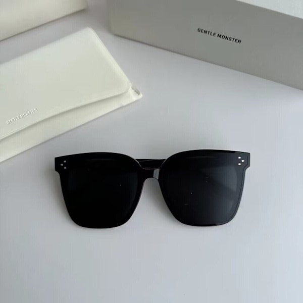 Gentle Monster Her 01 Flatba Unisex Sorte Solbriller Hvidt Sæt 2022