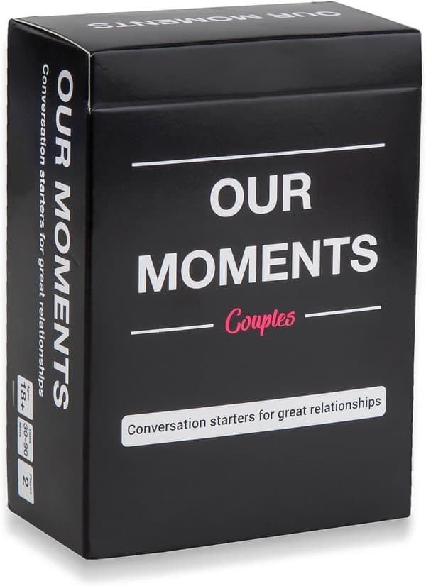 OUR MOMENTS Couples: 100 Samtalestartere for Gode Forhold - Morsomt Samtalekortspill for Par