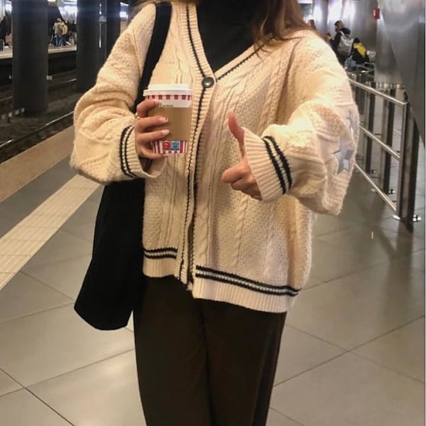 Taylor Swift, oversized strikket cardigan for kvinner, avslappet knappestolpe, langermet V-hals folkloregensere, Aprikos Apricot M