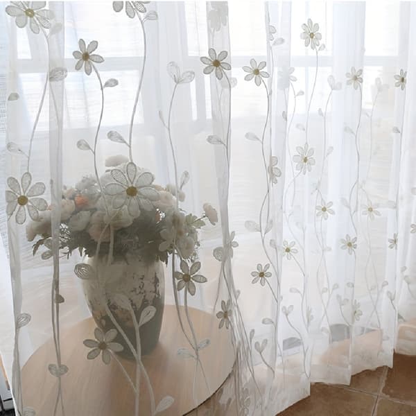 Hvit blomsterbrodert gjennomsiktig gardinpanel 2-pakning polyestervoile 150x240cm White