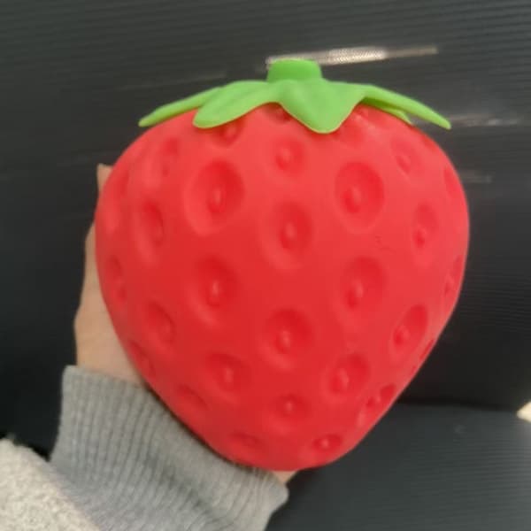 Slow Rebound Strawberry Simulation Fruit Model Ornament, Stress Relief Toy