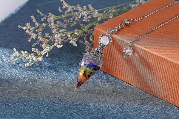 Chakra Kristallpendel Hexagonal Reiki Healing Kristallpunkter Ädelstenspendel för Spådom (Chakra)-FS-
