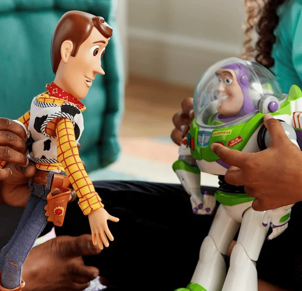 Interactive Talking Action Figure, 38 cm, with over 10 English Phrases, Interacts with Other Figures, Removable Hat