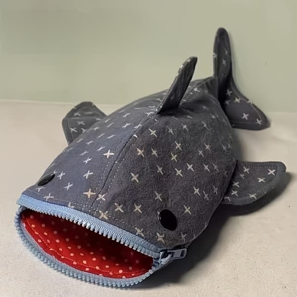 Haj Penalhus Lynlåstaske Denim-Look Papirvarerholder Not provided Shark
