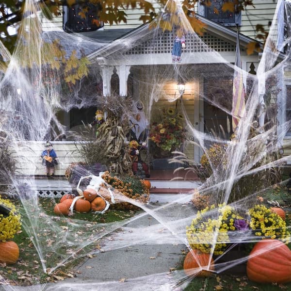 Halloween edderkoppespind-dekoration med falske edderkopper til fest og hjem