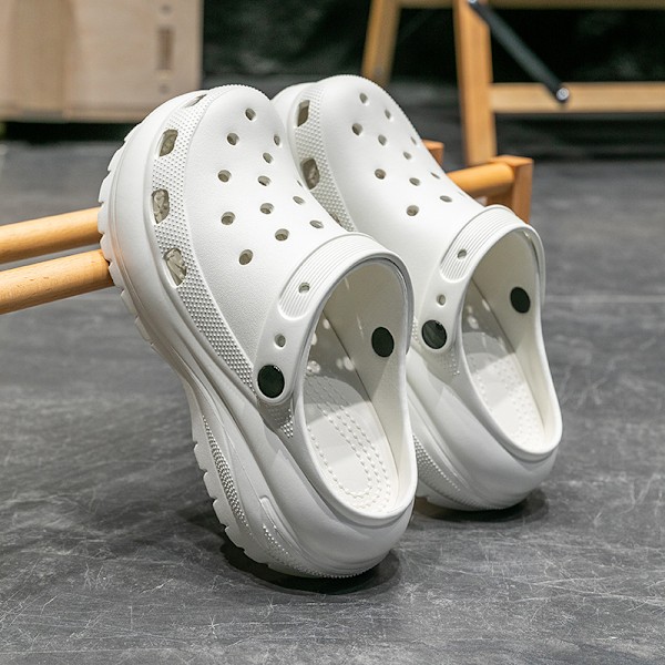 Crocs Classic Mega Crush Clog Damskor Vita Sandaler white M6W8/38-39