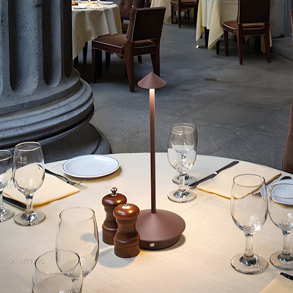 Zafferano Pina Pro - Aluminium - Dimbar LED-bordslampa, IP54-skydd, inomhus/utomhusbruk, stickkontakt, H29cm, EU-kontakt - Corten-Wellngs Sand brown