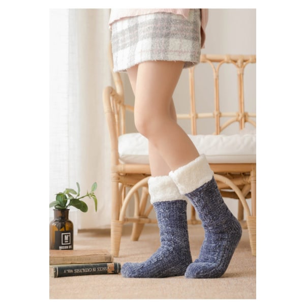 Mukavat ja lämpimät sukat liukastumista estävällä suojalla - FLUFFY Svart