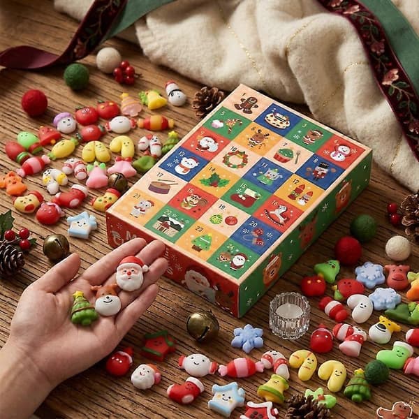 24 stk. julekalender med nedtelling, mini squishy fidget-leker, assorterte julepynt, overraskelsesboks som gave til gutter og jenter