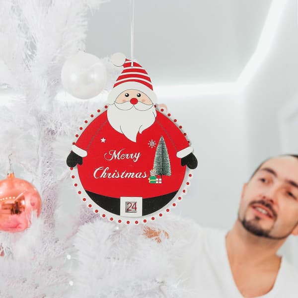 Julekalender i træ som juleophæng til dekoration