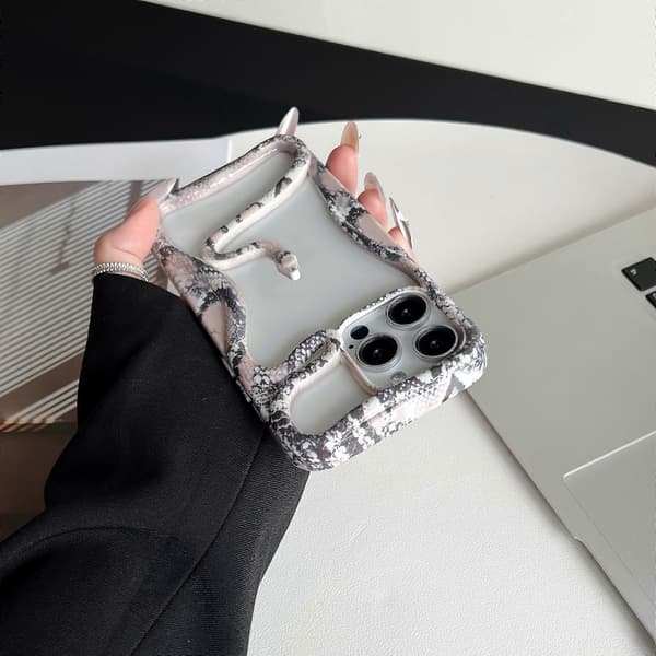 Til iPhone 16 Pro Bumper Case Hul Slangedekor TPU Telefon Bakdeksel - Hvit