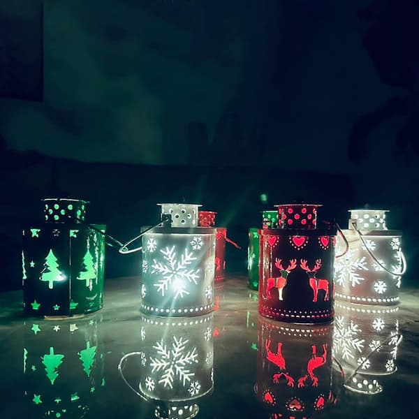 Julelanterner, stearinlys, små LED-lanterner, julepynt og dekorationer