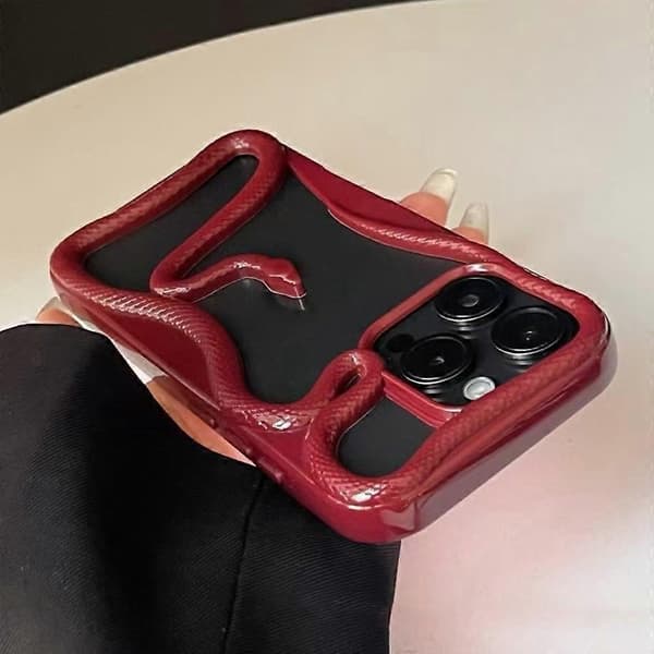 Til iPhone 16 Pro Bumper Case 3D Snake Hollow TPU Telefoncover - Glansfuld Vinrød