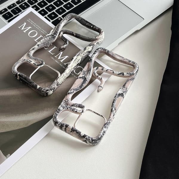 Til iPhone 16 Pro Bumper Case Hul Slangedekor TPU Telefon Bakdeksel - Hvit