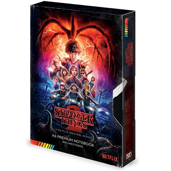 Anteckningsbok - Stranger Things 2 - ser ut som en VHS Multicolor