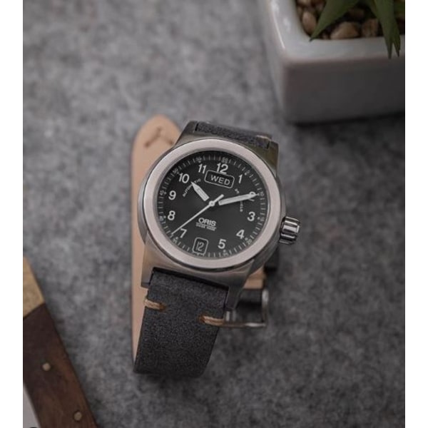 Ensiluokkainen harmaa mokkanahkainen rannekoru Grey 20mm