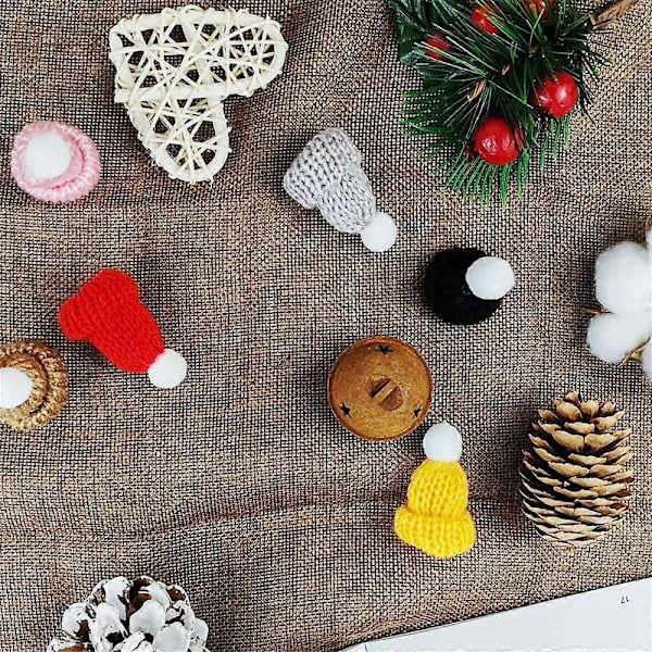 110 stk. Mini Strikkehatte Jule Mini Strikkedukkehatte Mini Uldhat til Julepynt D Multicolor