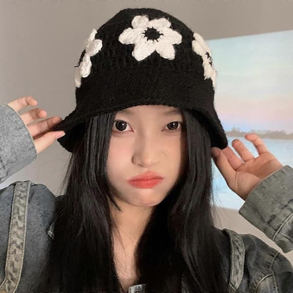 Hæklet boheme bucket hat, blomstret strikhat