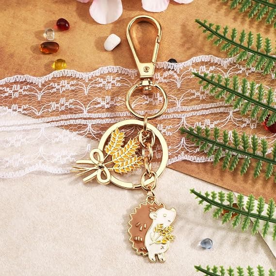 Söpö siili-avaimenperä, omaperäinen laukkuasuste