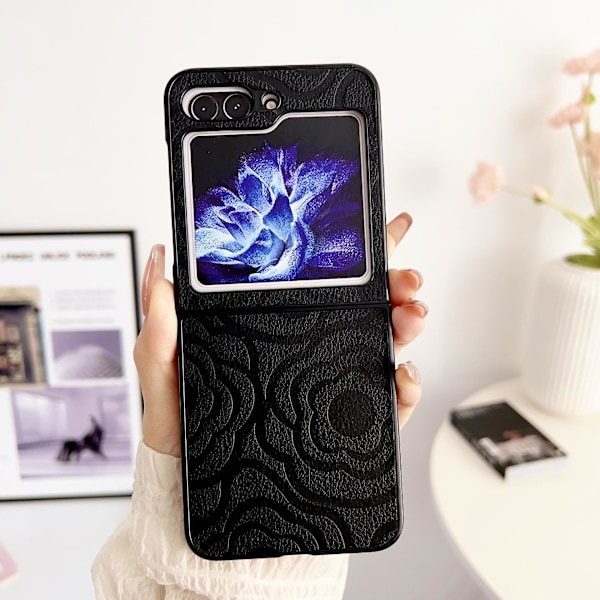 Z Flip 5 etui, pu læder præget blomster stødsikkert etui til Samsung Galaxy Z Flip 5 Black