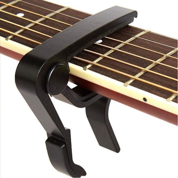 Set med 2 gitarrkapon, akustisk gitarr, elgitarrkapo