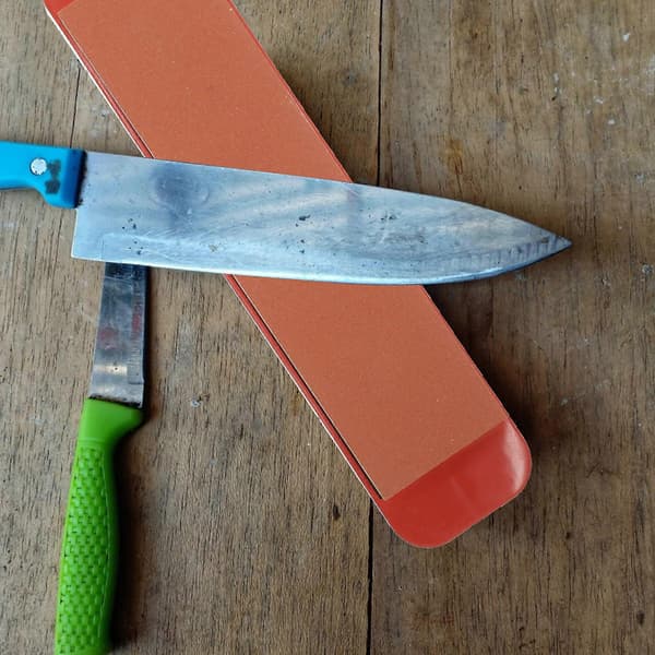 Orange slipsten av korund för skärpning