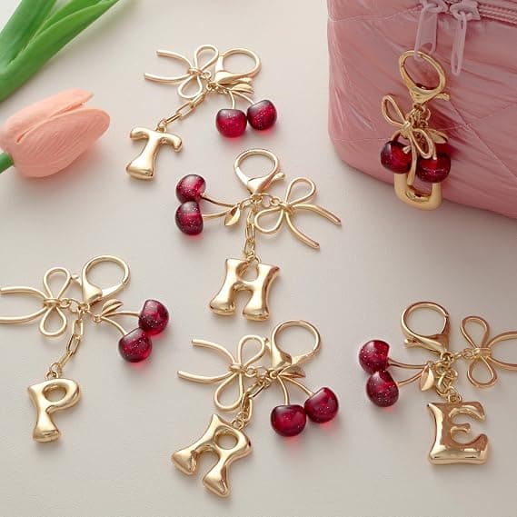 Bokstaven L berlock med rosett och körsbär, söt handväskaccessoar (rosa version)