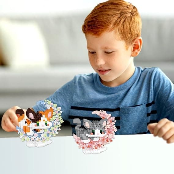 Kat-formede byggeklodser, 2 mini kattefigurer