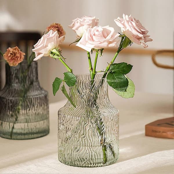 Transparent blomvas i glas för heminredning