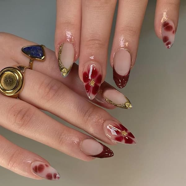Sæt med 24 røde kunstige negle til fransk manicure, korte mandelformede negle