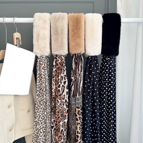 Furry Plyschhalsduk för Vintervärme med Elegant Leopardtryckt Sidenband Patchwork Lång Halsduk för Kvinnor White