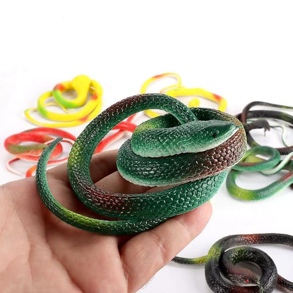 PCS Pranks Falska Gummislangar Leksaker Lätt Bärbar Ormleksak Skrämselleksak Orm Grass Snake 4PC