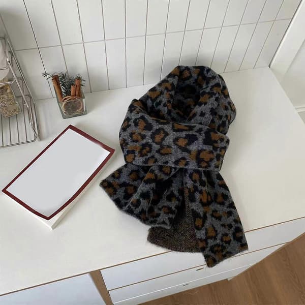 Leopard Print Plys Tørklæde Blødt og Varmt Halstørklæde Moderne Vintertørklæder til Vintervarme Grå Beige