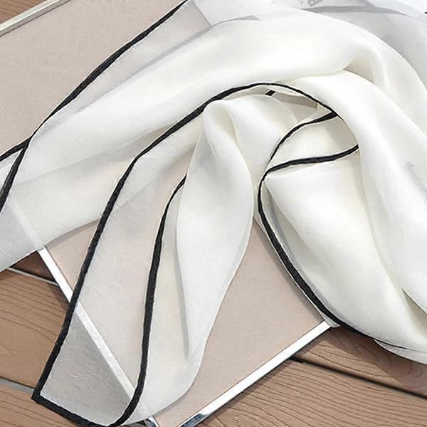 Dam enfärgad tight scarf för vintervärme